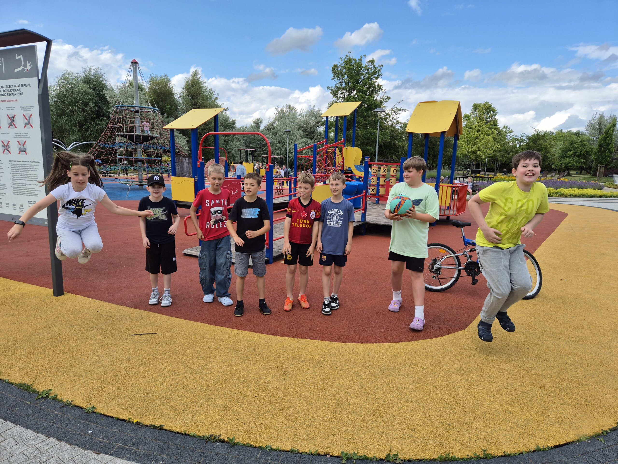 Park Rataje- piknik pożegnalny uczniów klasy 3a